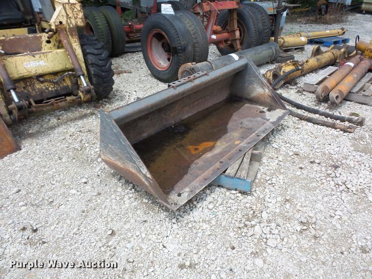 image for item DD1728 Skid steer bucket