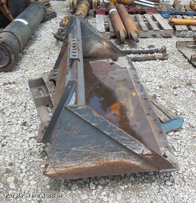 image for item DD1728 Skid steer bucket