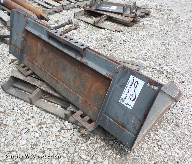 image for item DD1728 Skid steer bucket