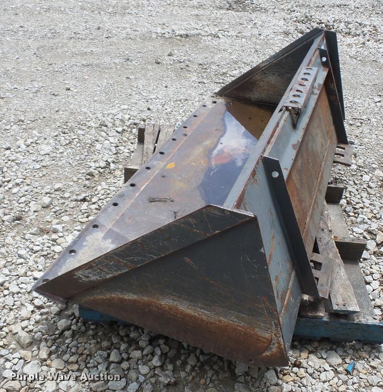 image for item DD1728 Skid steer bucket