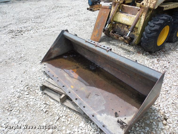 image for item DD1728 Skid steer bucket