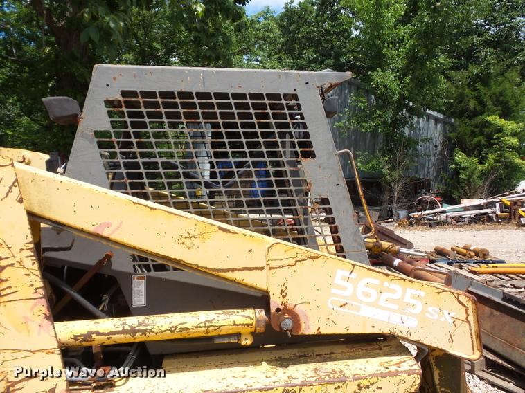 image for item DD1734 Gehl 5625 SX skid steer