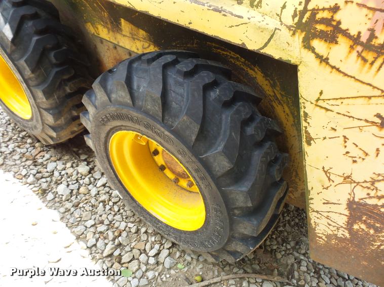 image for item DD1734 Gehl 5625 SX skid steer