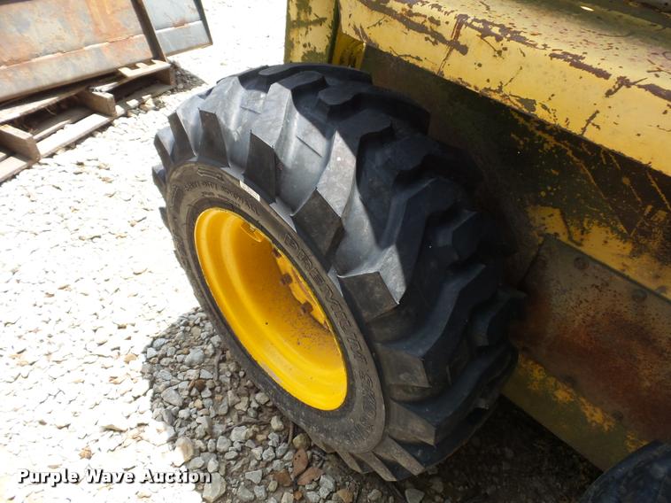 image for item DD1734 Gehl 5625 SX skid steer
