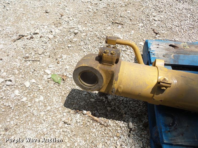 image for item DD1737 Hydraulic cylinder
