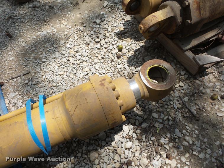 image for item DD1737 Hydraulic cylinder