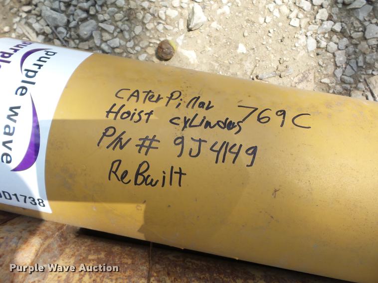 image for item DD1738 (2) Caterpillar 769C rock truck bed lift cylinders