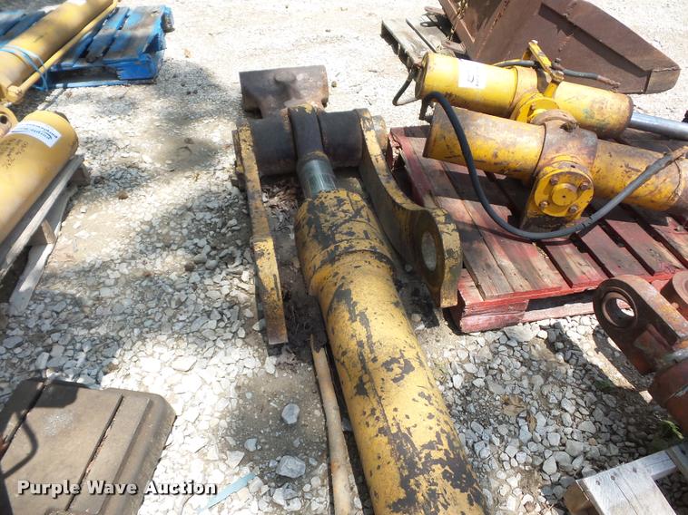 image for item DD1740 Hydraulic cylinder and wish bone