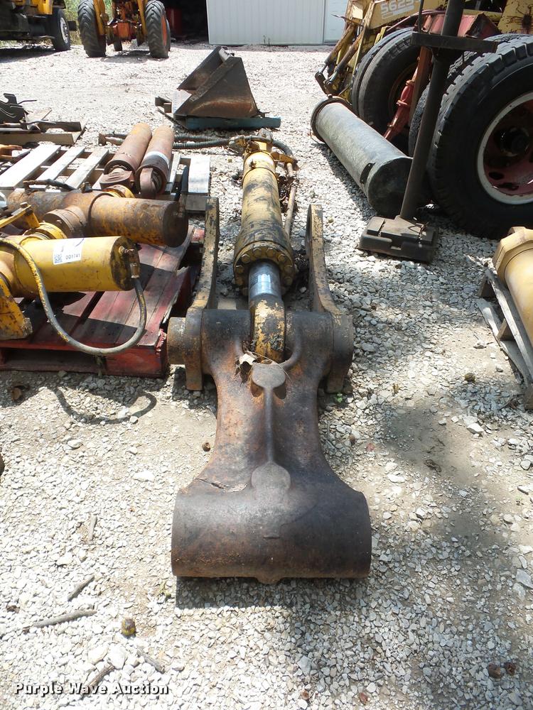 image for item DD1740 Hydraulic cylinder and wish bone