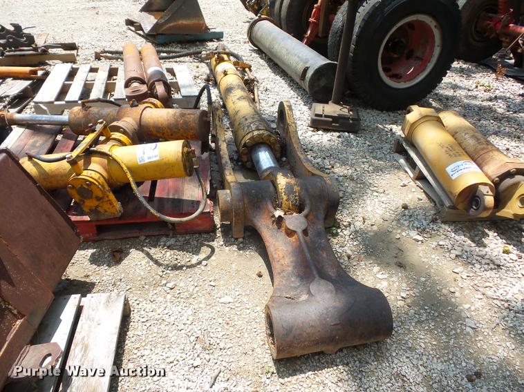 image for item DD1740 Hydraulic cylinder and wish bone