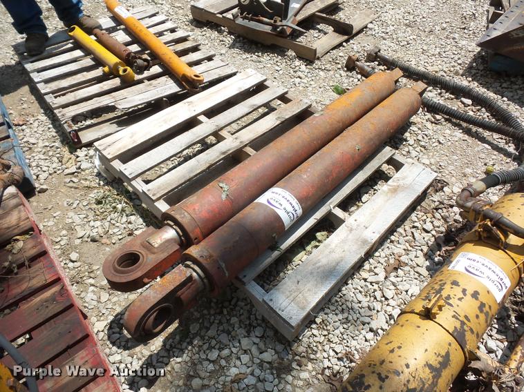 image for item DD1742 (2) telescoping hydraulic cylinders