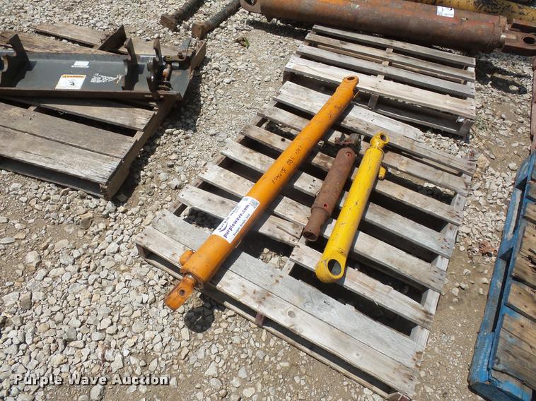 image for item DD1743 (3) Case 580 backhoe hydraulic cylinder