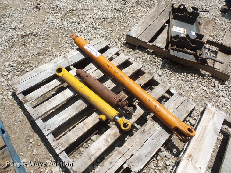 image for item DD1743 (3) Case 580 backhoe hydraulic cylinder