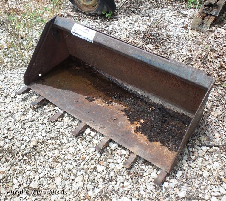 image for item DD1745 Skid steer bucket