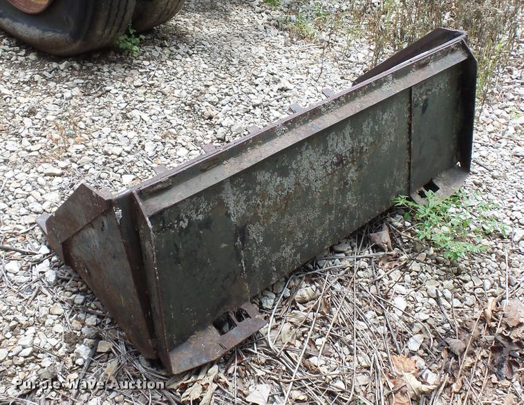 image for item DD1745 Skid steer bucket