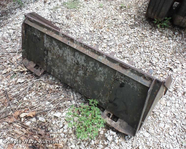 image for item DD1745 Skid steer bucket