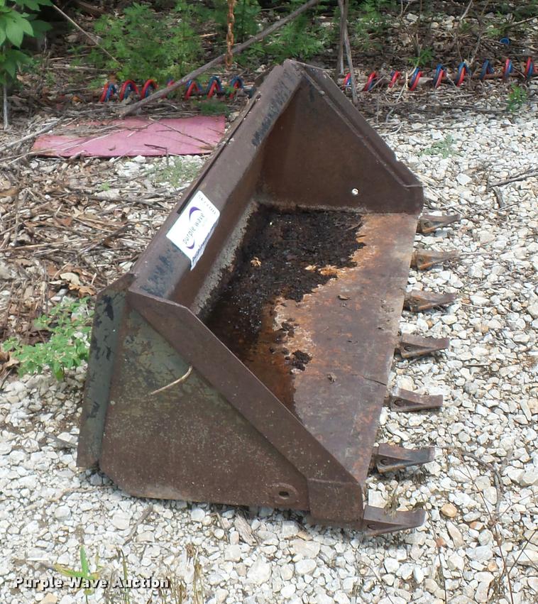 image for item DD1745 Skid steer bucket