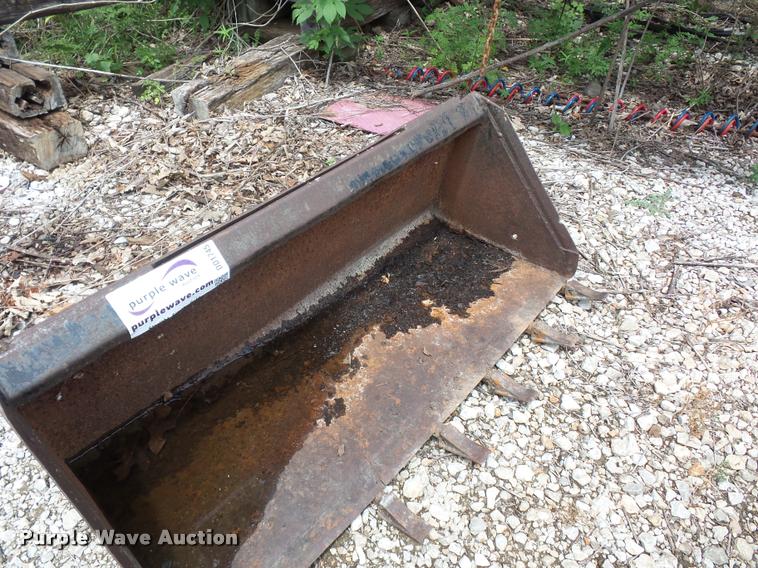 image for item DD1745 Skid steer bucket