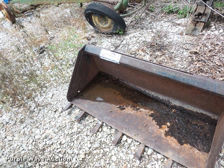 image for item DD1745 Skid steer bucket