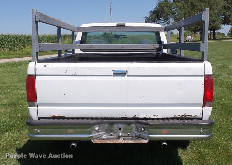 image for item DH9065 1993 Ford F150 pickup truck