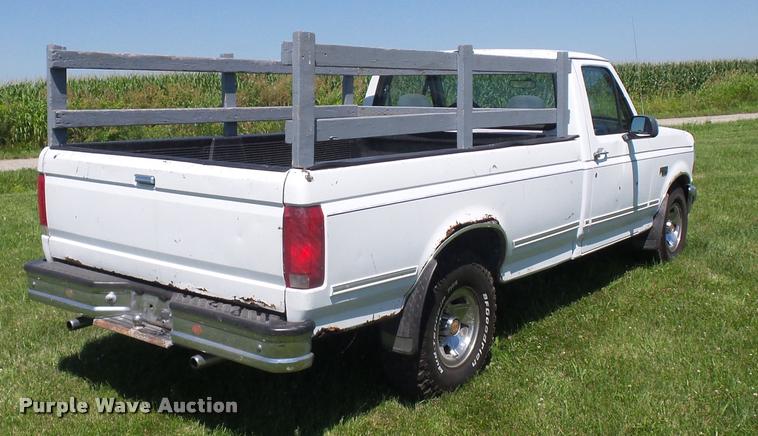 image for item DH9065 1993 Ford F150 pickup truck