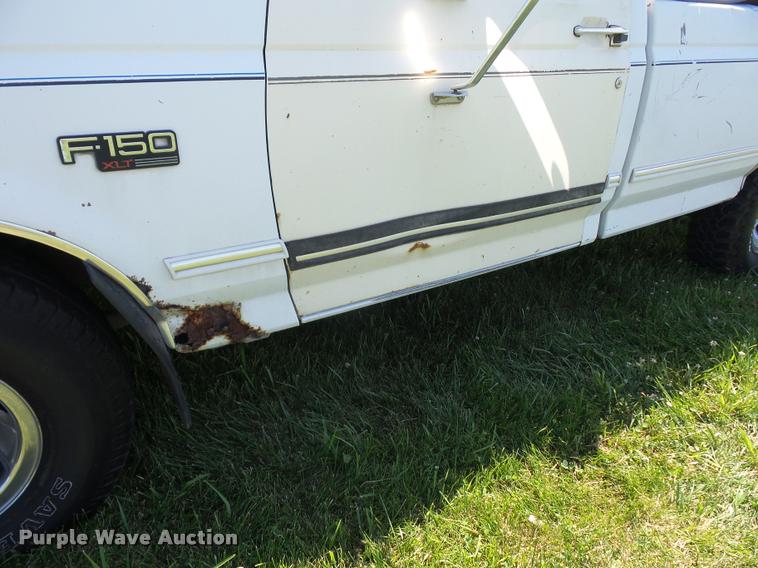 image for item DH9065 1993 Ford F150 pickup truck