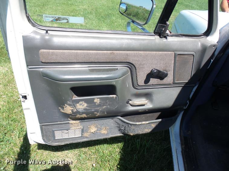 image for item DH9065 1993 Ford F150 pickup truck