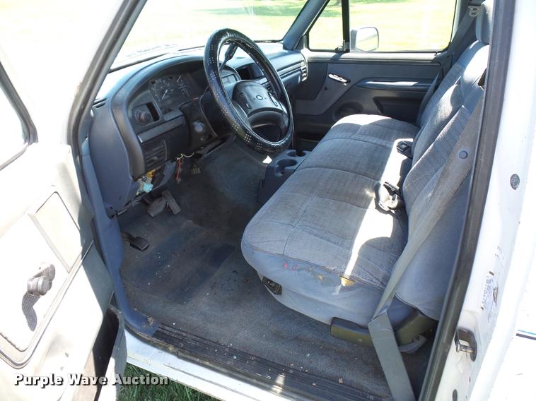 image for item DH9065 1993 Ford F150 pickup truck