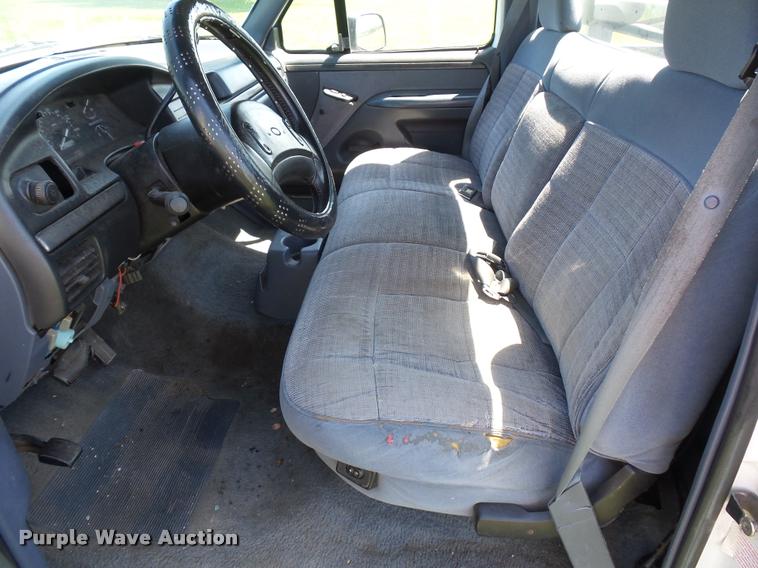 image for item DH9065 1993 Ford F150 pickup truck