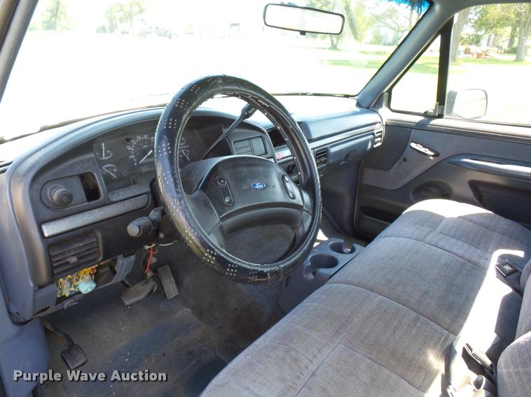 image for item DH9065 1993 Ford F150 pickup truck