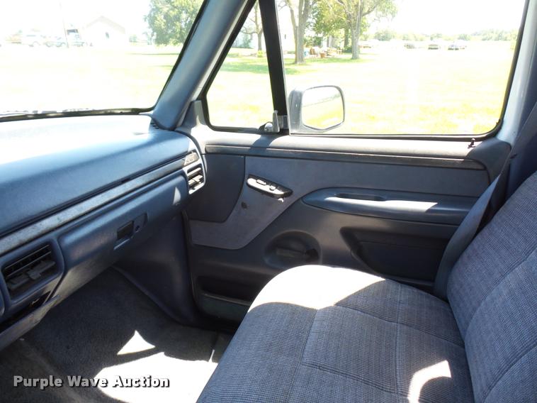 image for item DH9065 1993 Ford F150 pickup truck