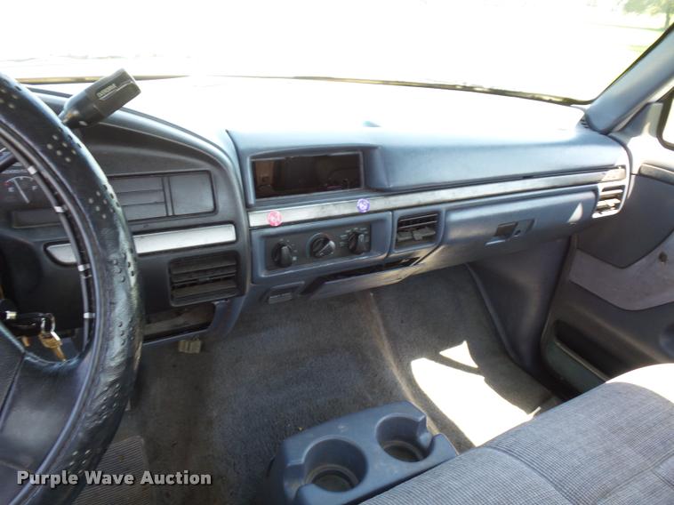 image for item DH9065 1993 Ford F150 pickup truck