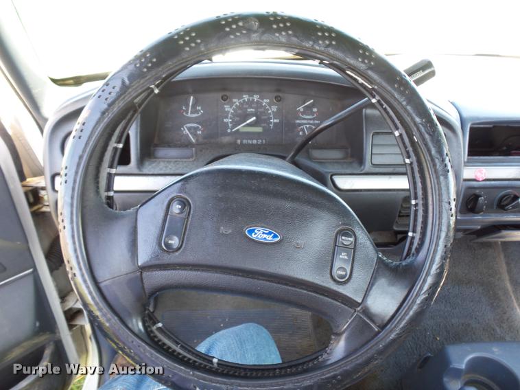 image for item DH9065 1993 Ford F150 pickup truck
