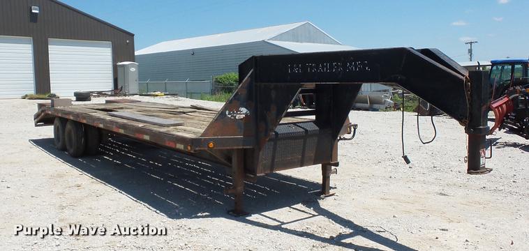image for item DH9067 2000 L&L equipment trailer