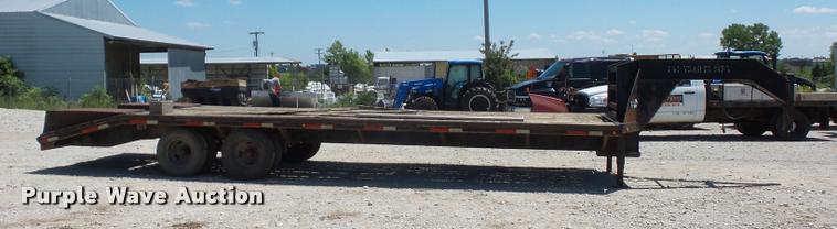 image for item DH9067 2000 L&L equipment trailer