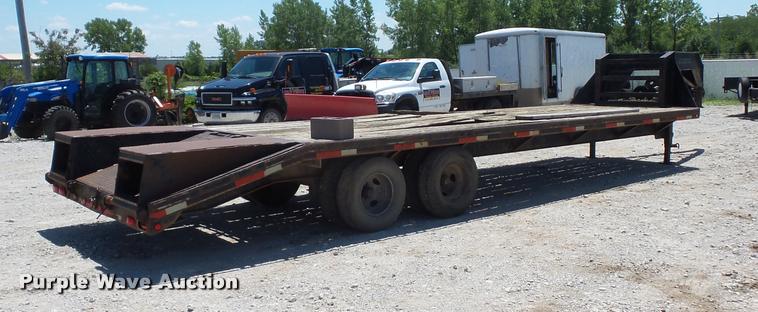 image for item DH9067 2000 L&L equipment trailer