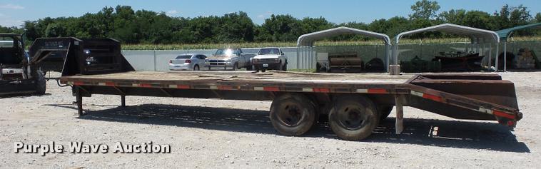 image for item DH9067 2000 L&L equipment trailer