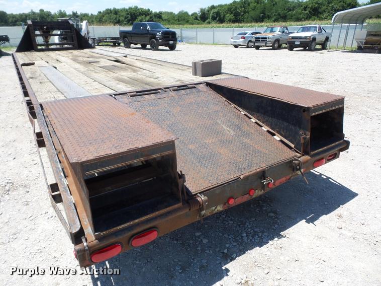 image for item DH9067 2000 L&L equipment trailer