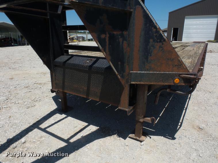 image for item DH9067 2000 L&L equipment trailer