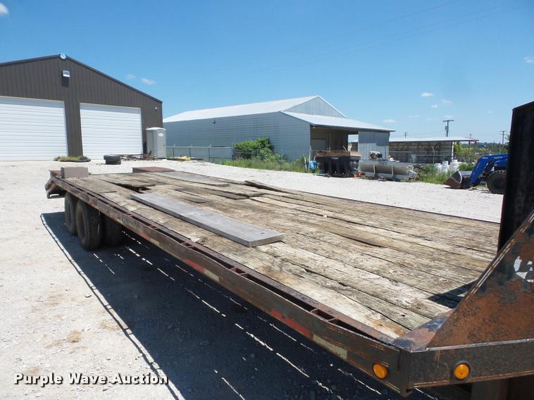 image for item DH9067 2000 L&L equipment trailer