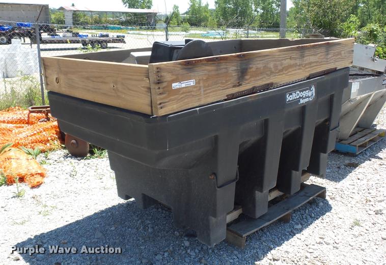 image for item DH9068 Salt Dogg spreader