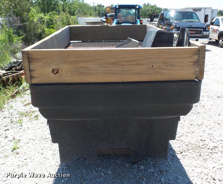 image for item DH9068 Salt Dogg spreader