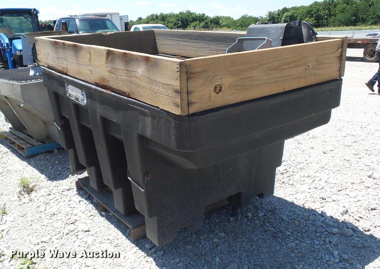 image for item DH9068 Salt Dogg spreader