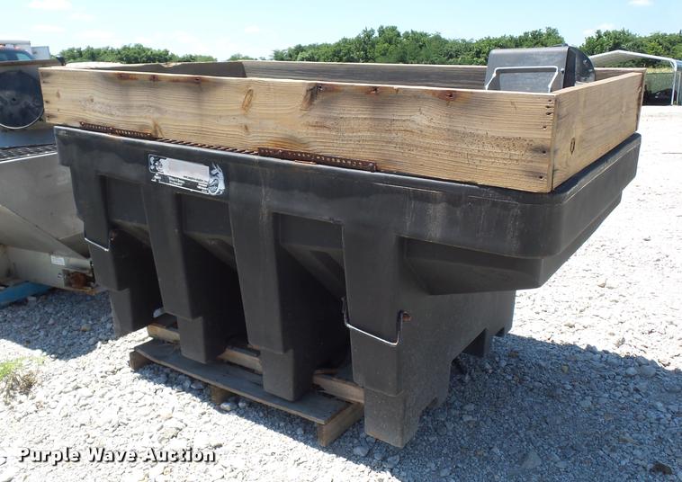 image for item DH9068 Salt Dogg spreader