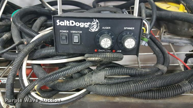 image for item DH9069 Salt Dogg spreader