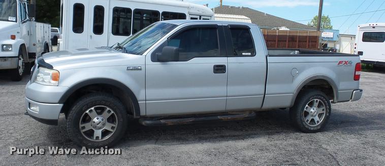 image for item DJ9582 2005 Ford F150 SuperCab pickup truck