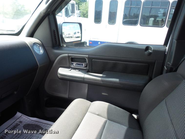 image for item DJ9582 2005 Ford F150 SuperCab pickup truck