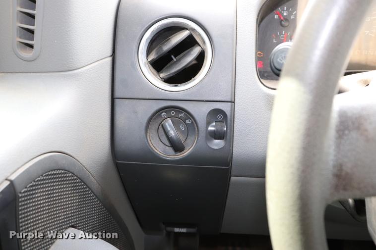 image for item DK9544 2004 Ford F150 SuperCab pickup truck