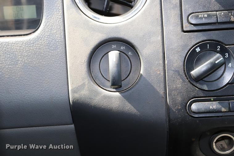 image for item DK9544 2004 Ford F150 SuperCab pickup truck