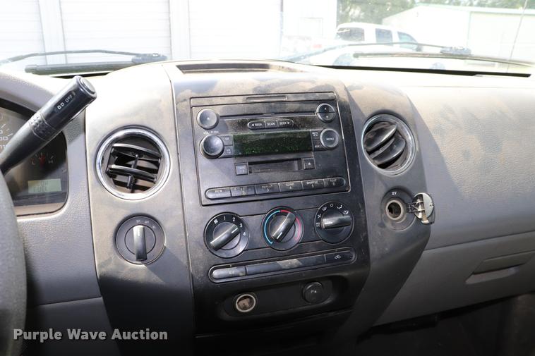 image for item DK9544 2004 Ford F150 SuperCab pickup truck